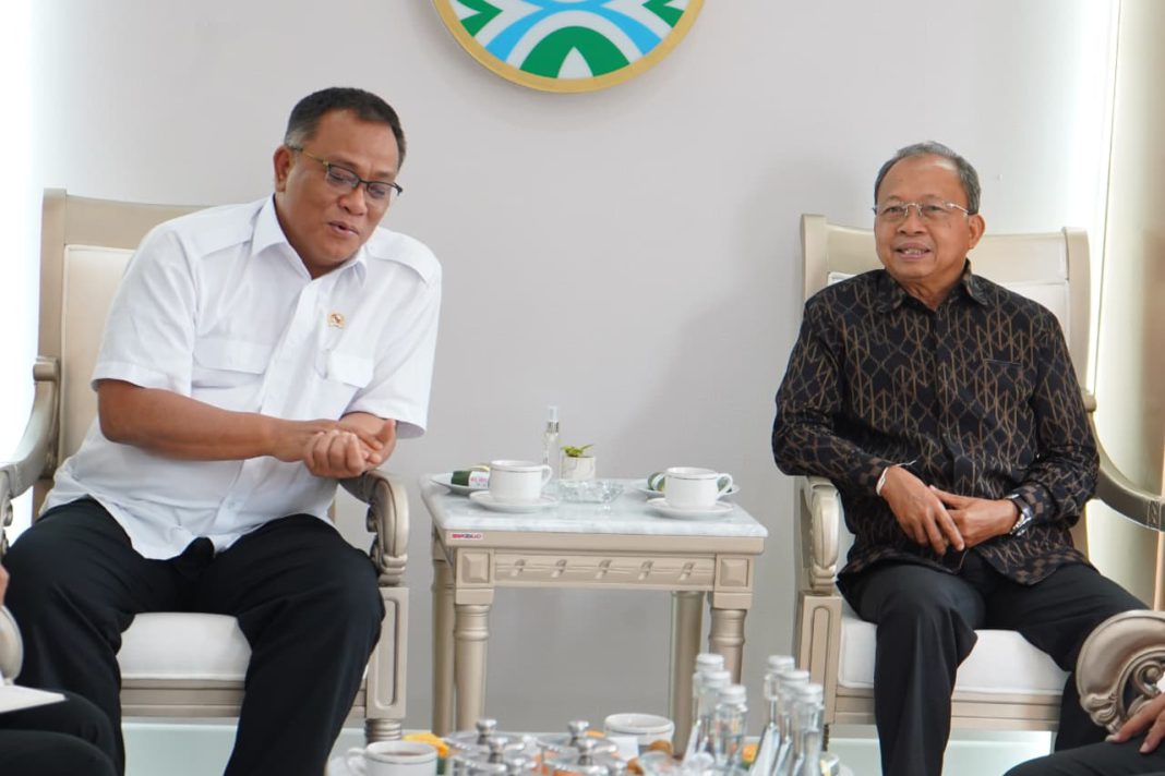 Menteri LH dan Gubernur Koster Bertemu, Sesama Alumni ITB Satukan Langkah Selesaikan Persoalan Sampah Bali