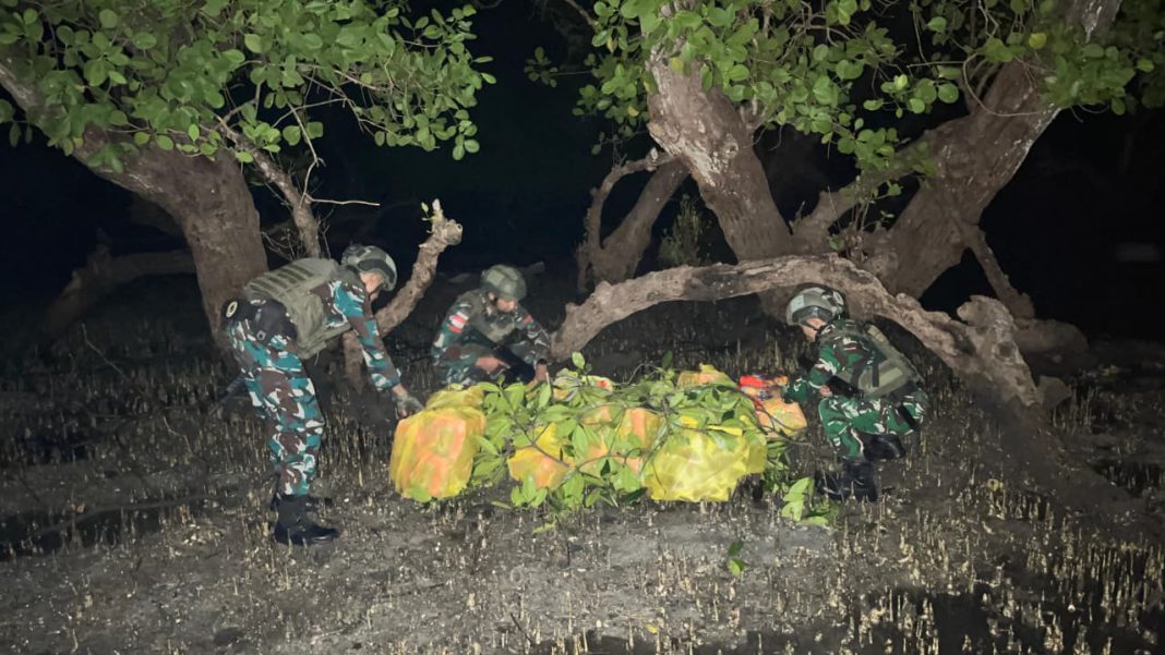 Jalur Laut Motaain Disisir, Yonarmed 12 Kostrad Gagalkan Penyelundupan 50 Krat Minuman di Perbatasan RI–RDTL