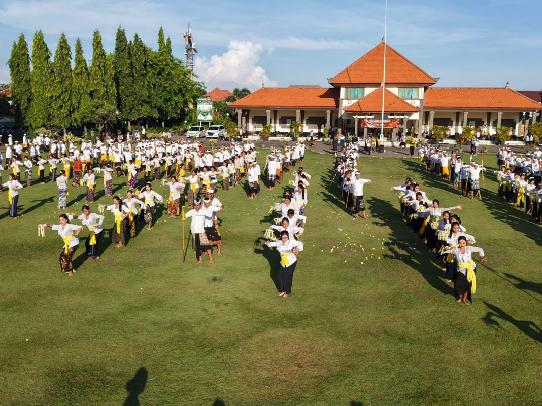 Ribuan Siswa Spendaraja Meriahkan Pagelaran Seni Budaya Kokurikuler