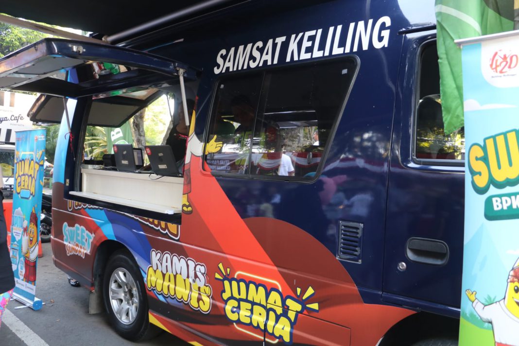 Bupati Sutjidra Luncurkan Mobil Samsat Keliling, Permudah Warga Buleleng Bayar Pajak Kendaraan