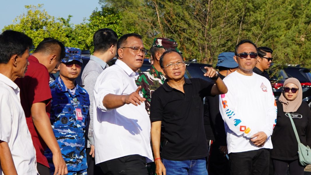 Menteri LH dan Gubernur Koster Tanam Mangrove, Perkuat Komitmen Bali Hadapi Perubahan Iklim