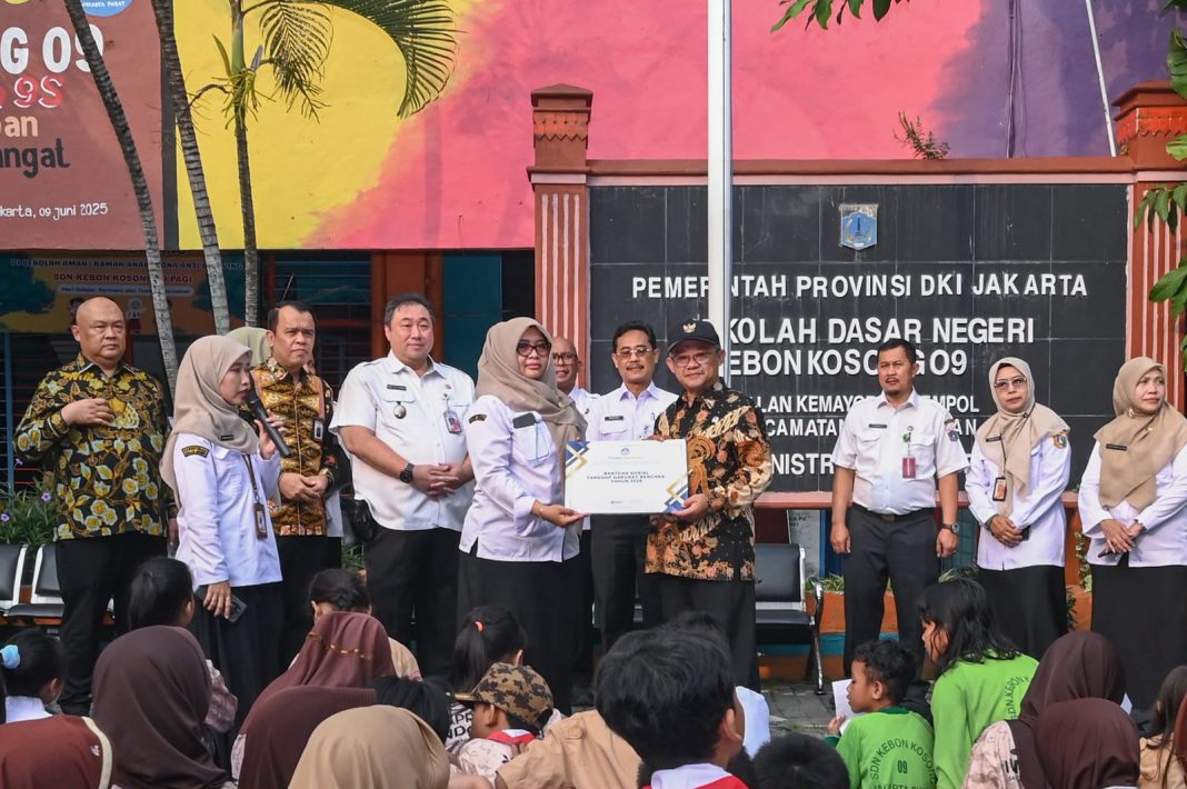 Kemendikdasmen Berikan Bantuan pada Murid Terdampak Kebakaran di Kemayoran