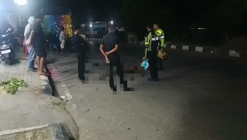Tabrak Truk Parkir di Jalan Raya Kilometer 2 Atambua, Seorang Anak Tewas dan Satu Korban Kritis