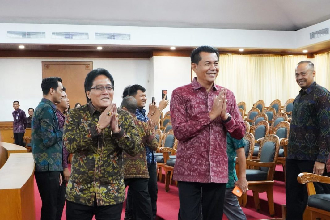 Wagub Giri Prasta Bacakan Pendapat Akhir Gubernur, Raperda Pertanggungjawaban APBD 2025 Disetujui Bersama