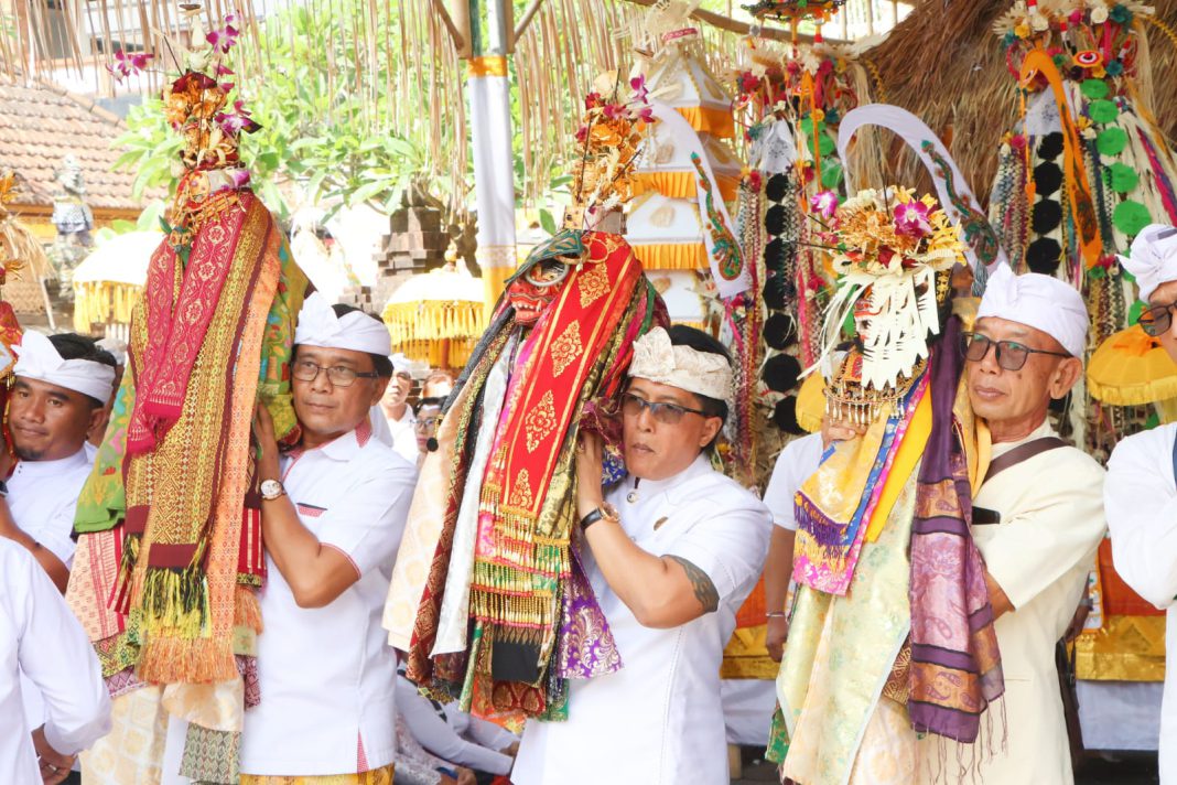 Wagub Giri Prasta Hadiri Karya Tawur Labuh Gentuh di Catus Pata Desa Sibanggede, Apresiasi Semangat Krama Jaga Tradisi Leluhur