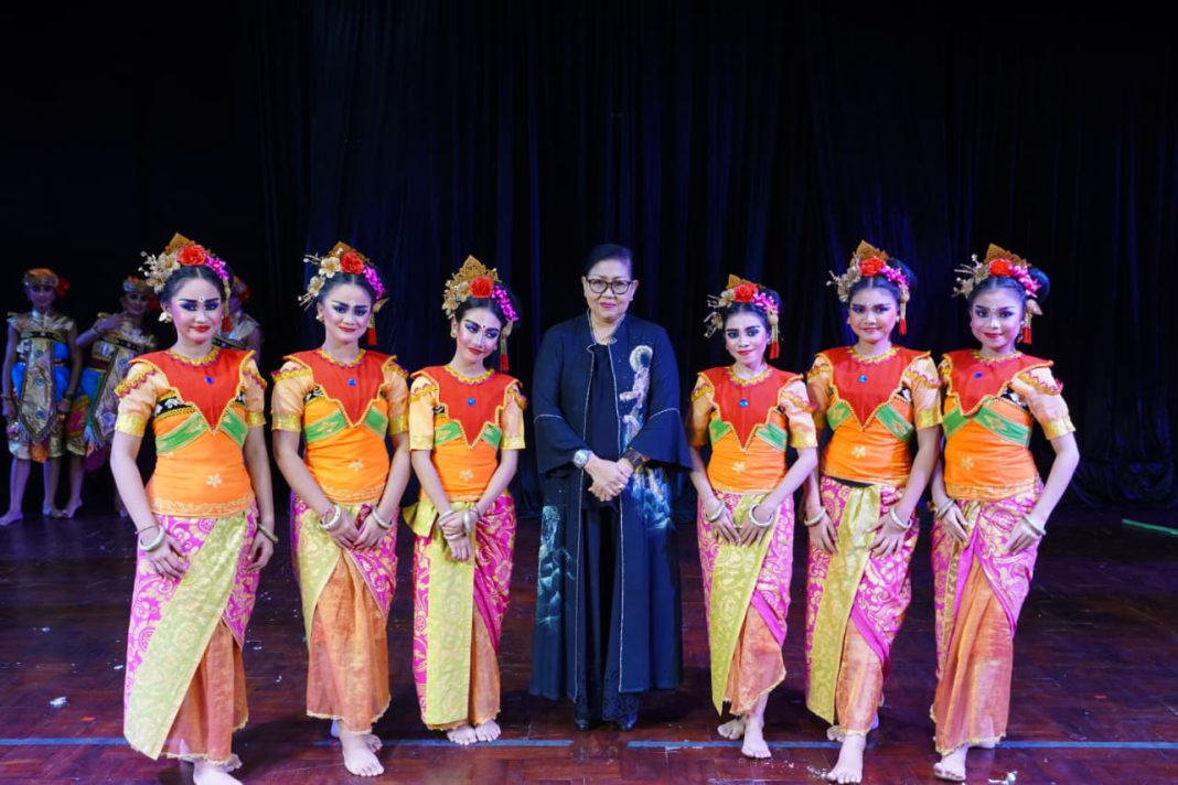 Ny. Putri Koster Saksikan “Sura-Atma”, Pergelaran Puisi-Musik Sarat Makna Spiritual di FSBJ VIII 2026