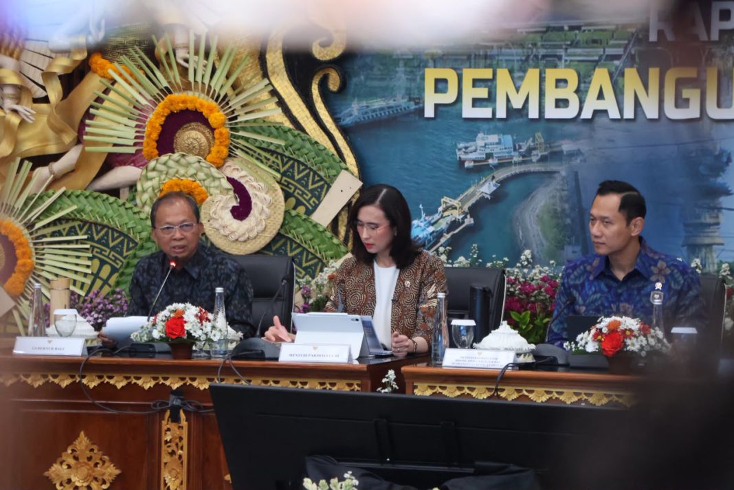 Kunjungan Wisatawan Bali Tembus 16,3 Juta pada 2025, Gubernur Koster Tekankan Penguatan Infrastruktur dan Lingkungan