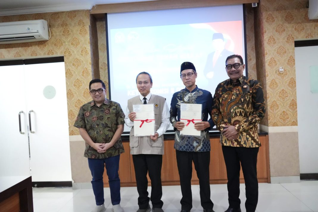 Ketua Komisi II DPR RI Serahkan Sertifikat Tanah Wakaf dan Aset Pemerintah di Badung, Perkuat Kepastian Hukum Pertanahan