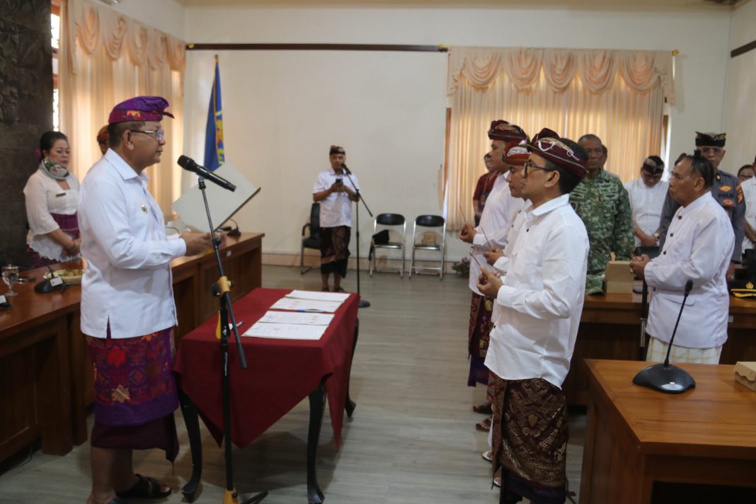 Lantik 3 Direksi Perumda Pasar, Bupati Sutjidra Harap Jadi Titik Awal Lahirnya Transformasi dalam Pengelolaan Perusahaan Daerah