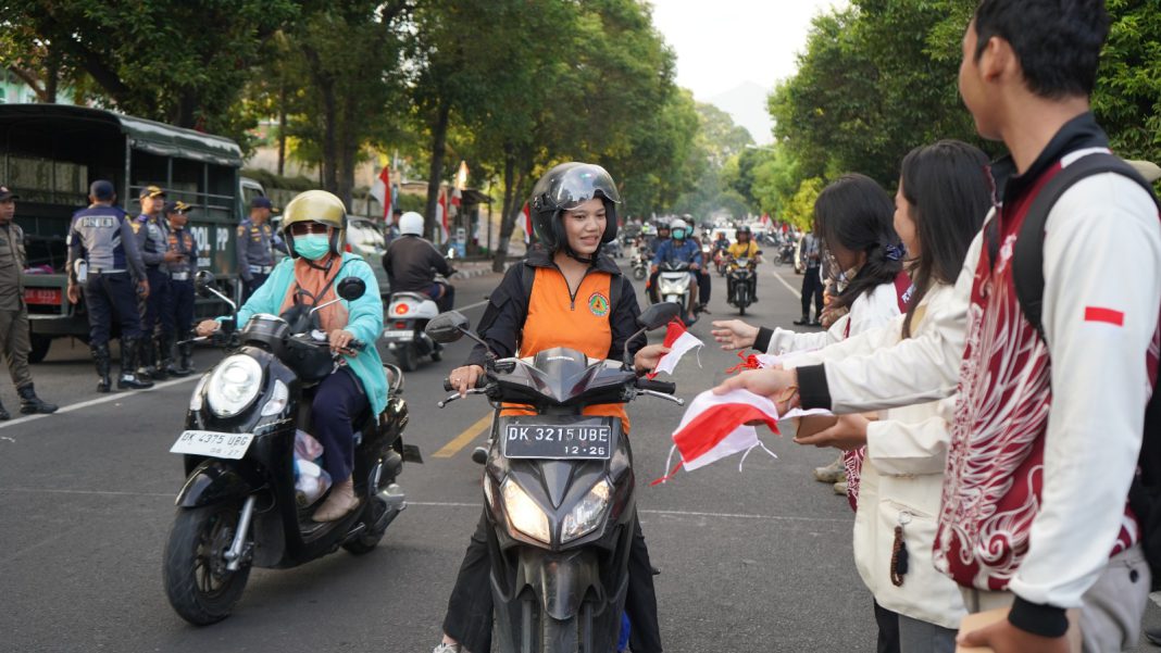 Ribuan Bendera Dibagikan, Wabup Supriatna: Agar Masyarakat Secara Kolektif Bisa Merayakan HUT RI Penuh Suka Cita