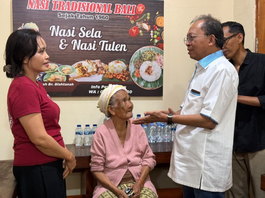 Gubernur Wayan Koster Ajak Masyarakat Tebar Kepedulian melalui Gerakan Berbagi