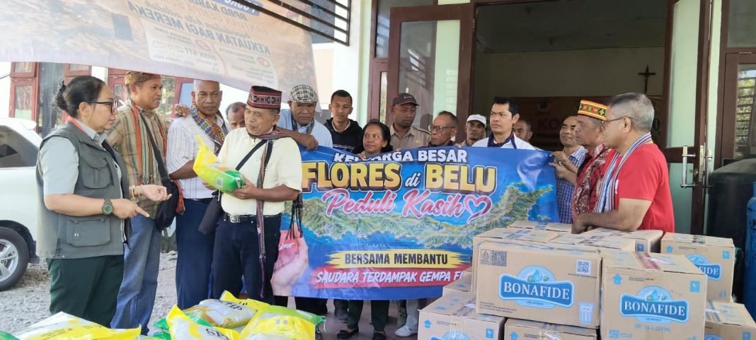 Aksi Solidaritas, Keluarga Besar Flores di Belu Serahkan Bantuan Bagi Korban Gempa Flores
