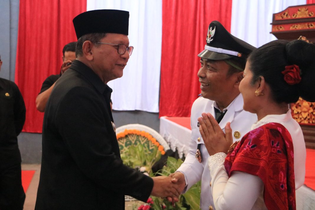 Lantik PAW Perbekel Pengastulan, Bupati Sutjidra: Jadilah Pemimpin yang Adil dan Siap Ngayah