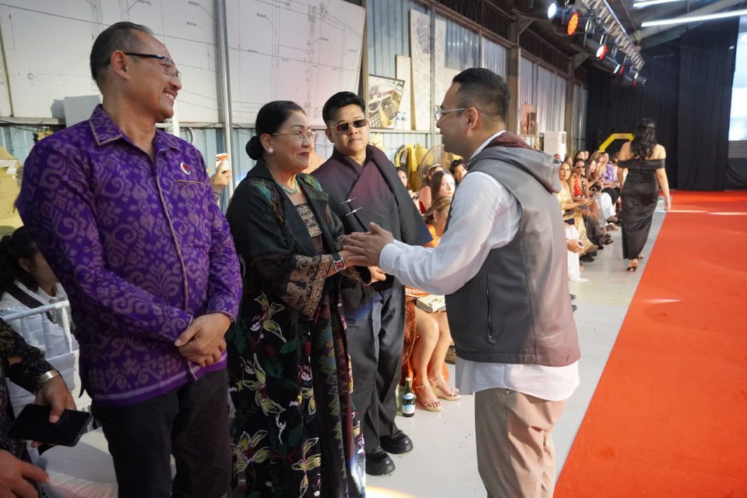 Hadiri Tuksedo Auto and Fashion Gala 2026, Ny. Putri Koster Dorong Desainer Bali Angkat Tenun Tradisional ke Panggung Dunia