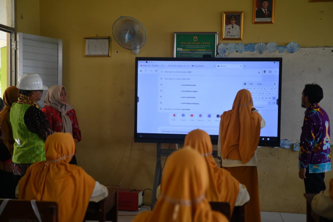 Bukan TV Biasa, IFP Buat Murid Lebih Antusias Belajar dan Mudah Memahami Materi