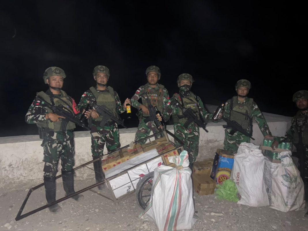 Satgas Yonarhanud 14/PWY Pos Nunura Gagalkan Penyelundupan Ratusan Botol Habuck dan Soda ke Timor Leste