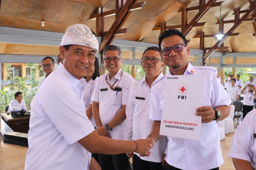 Lantik Sembilan Pengurus PMI Kecamatan, Wabup Supriatna Dorong Perluasan Layanan Kemanusiaan